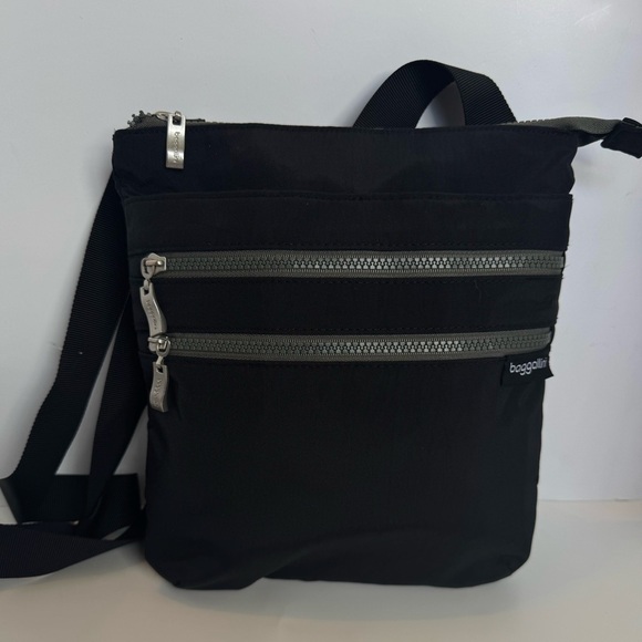 Baggillini Comrade 3-Zip Crossbody bag black - Picture 2 of 11